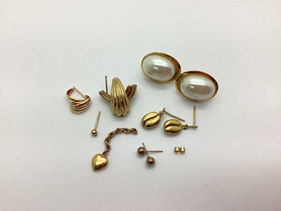 Lot 200 - Assorted Earrings, including drops, ear studs,...