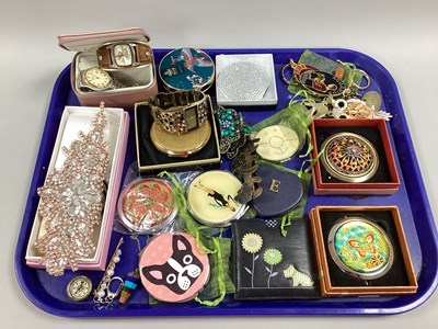 Lot 40 - Stratton and Other Modern Ladies Compact...
