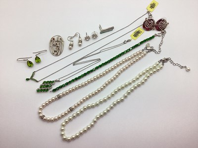 Lot 100 - A Collection of Modern Costume Jewellery,...