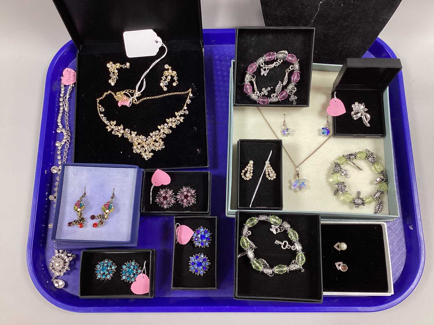 Lot 6 - Matching Costume Jewellery, including necklace...