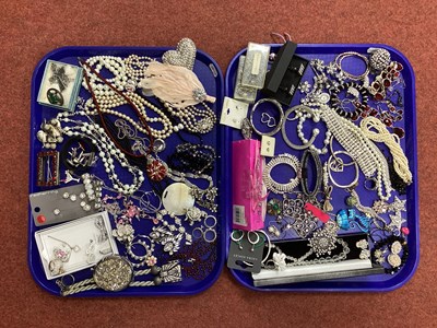 Lot 17 - An Assortment of Costume Jewellery, to include...