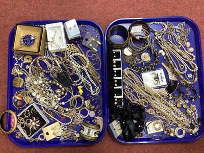 Lot 34 - An Assortment of Costume Jewellery, to include...
