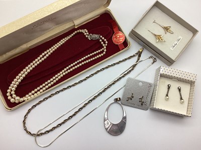 Lot 9 - A Multi-Row Cultured Pearl Necklace of...