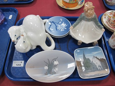 Lot 1254 - Royal Copenhagen figurines of two polar bears...