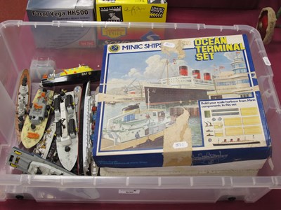 Lot 602 - A Quantity of Minic Ship Components, to...