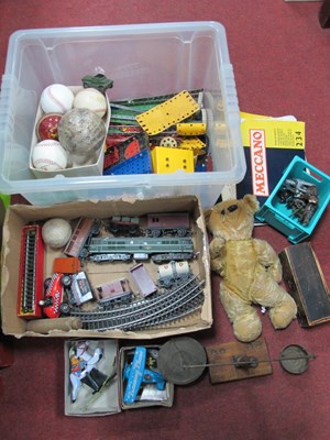Lot 1084 - Vintage Toys, including Meccano and catalogues,...