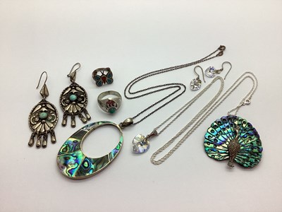 Lot 170 - A Traditional Style Turquoise Set Bear Paw...