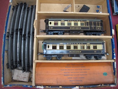 Lot 523 - A pre-war Hornby set box base LNER containing...