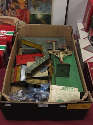 Lot 618 - A quantity of pre-war Hornby 'O' gauge...