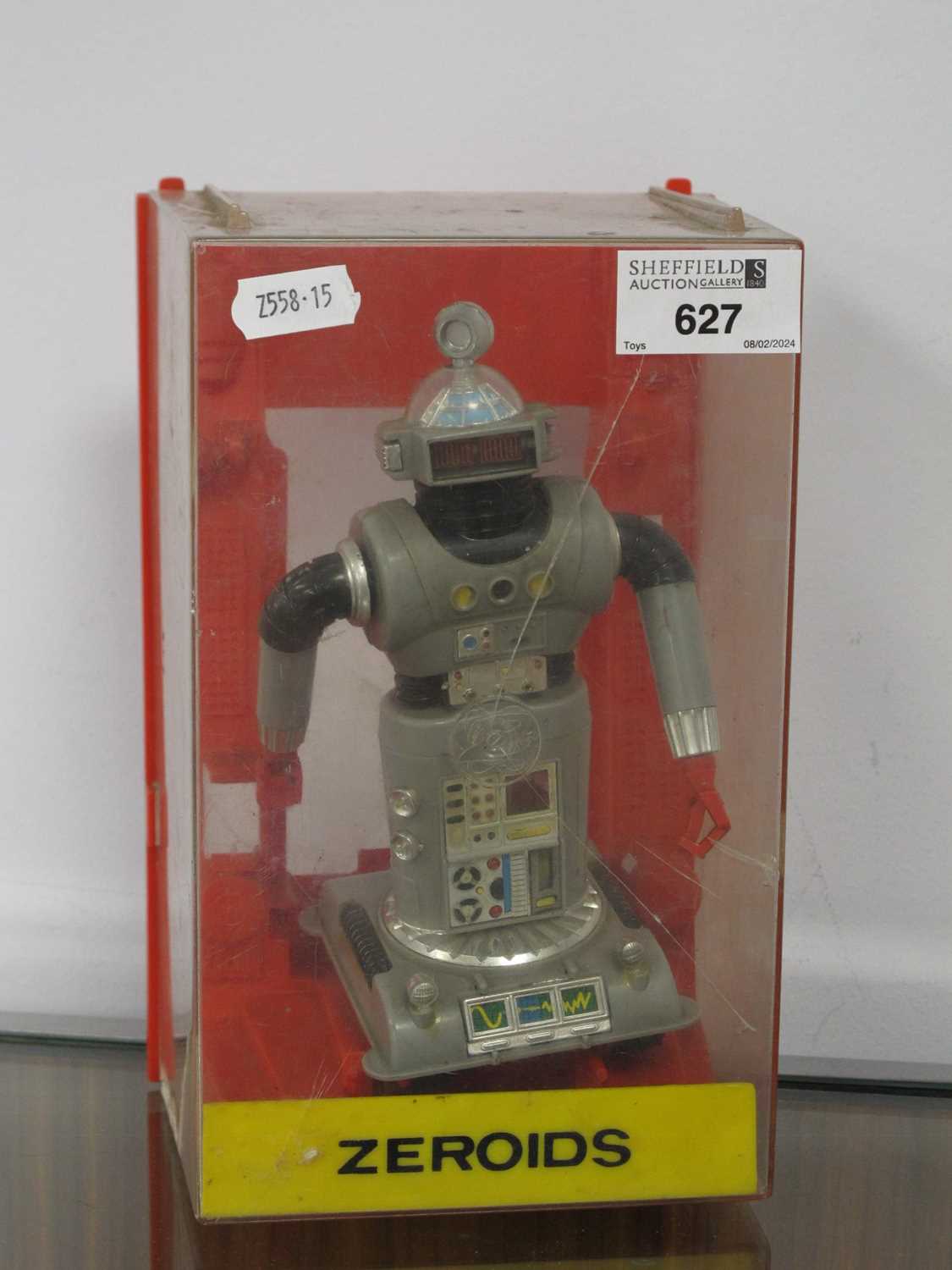 Lot 627 - A Zeroids Zintar Motorised Plastic Robot by