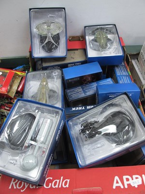 Lot 306 - Eighteen Boxed Diecast and Plastic Model Star...