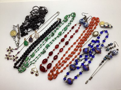 Lot 82 - A Small Collection of Vintage Jewellery; to...