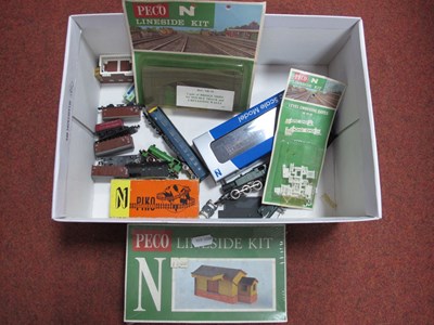 Lot 384 - A Small Quantity of 'N' Gauge Items,...