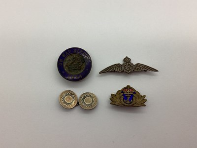Lot 802 - WWI Royal Flying Corps silver sweetheart badge,...
