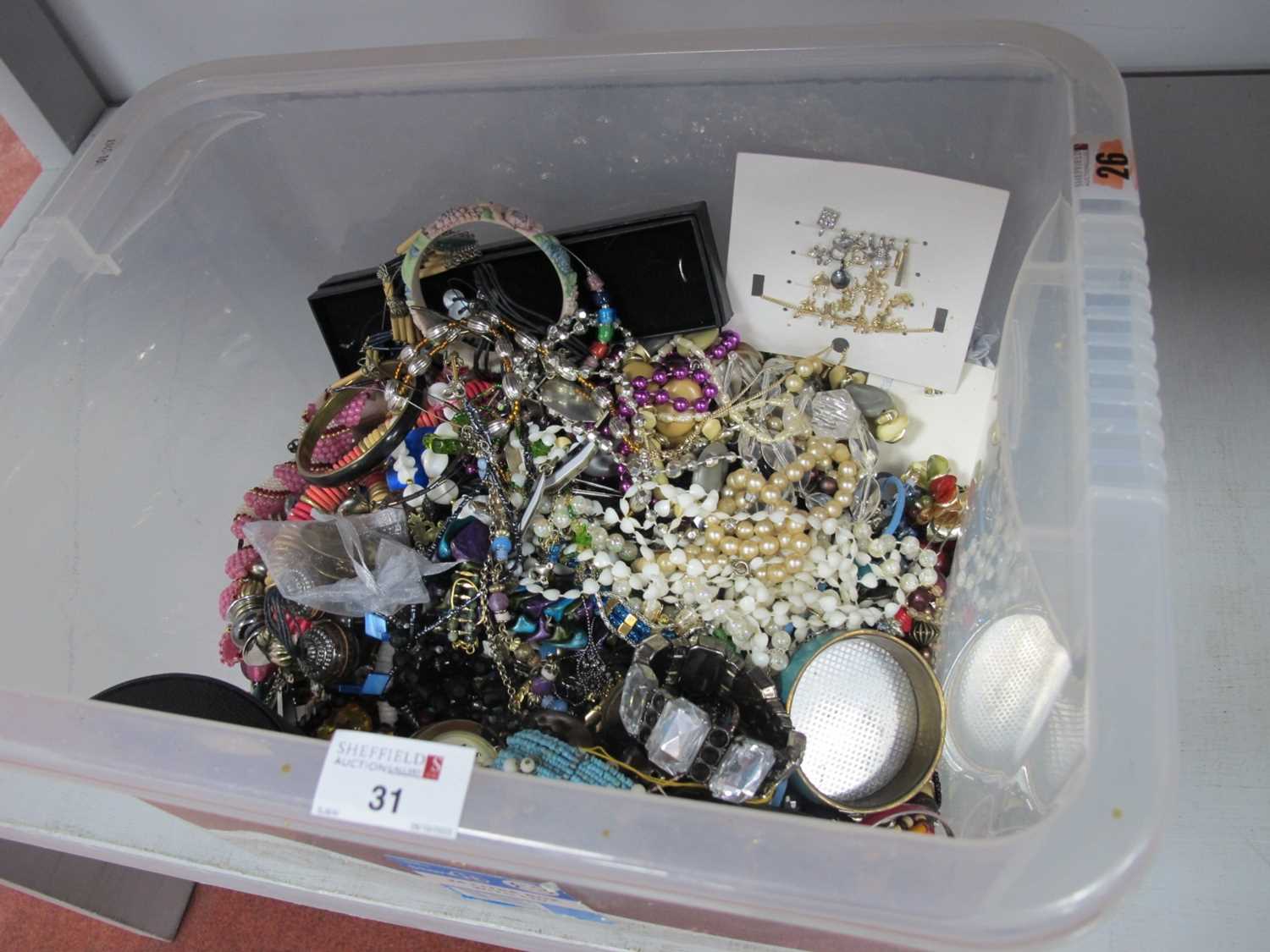 Lot 26 - A Quantity of Mixed Modern Costume Jewellery:-...