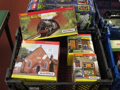 Lot 445 - Four Hornby Skaledale Boxed Items, Ref No's...