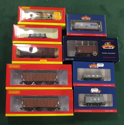 Lot 493 - Nine "OO" Gauge/4mm Boxed Items of Rolling...