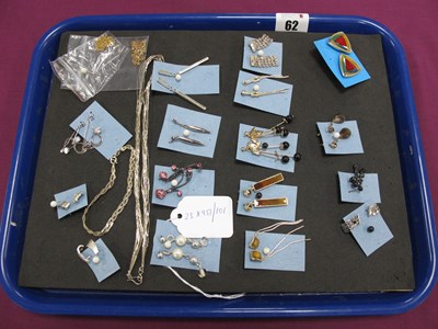 Lot 62 - A Collection of Assorted Costume Earrings, a...