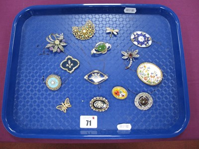 Lot 71 - A Small Collection of Brooches, including...