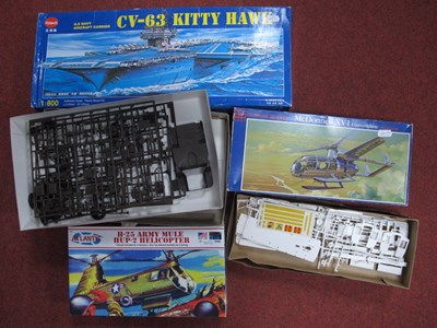 Lot 376 - Five Plastic Model Kits by Hasegawa, Glencoe...