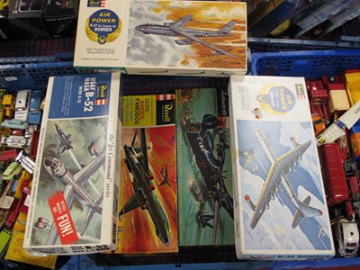 Lot 475 - Five Plastic Model Aircraft Kits by Revell to...