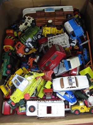 Lot 325 - A quantity of diecast model vehicles by Dinky...