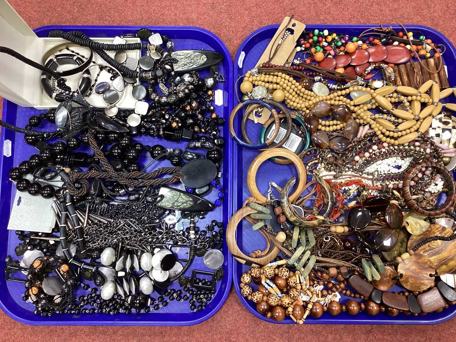 Lot 51 - A Large Selection of Modern Costume Jewellery,...